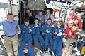 Mission zur ISS - &bdquo;Crew 10&rdquo;       -  Das Standbild aus einem Video der Nasa zeigt, wie sich die Astronauten begrüßen.