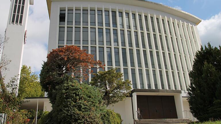 Die Zukunft der 1954 erbauten Dreifaltigkeitskirche in Gemünden ist offen.