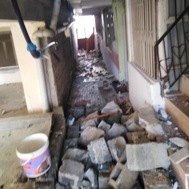 Bei der Flucht aus ihrem Haus wurden Yüsüf und Sabiha Bucak von den Trümmern einer Mauer verletzt. Bei der Flucht aus ihrem Haus wurden Yüsüf und Sabiha Bucak von den Trümmern einer Mauer verletzt. 