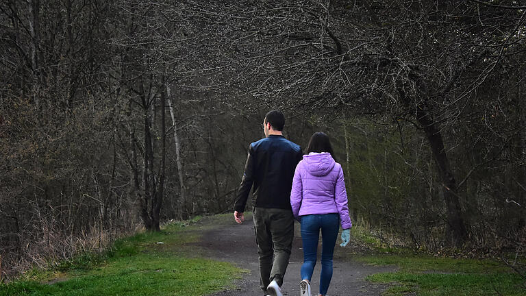 Anand Anders       -  Das Landschaftsschutzgebiet am Ellertshäuser See bietet Erholung und Naturerlebnis mit seinen Wäldern, Wiesen und Feldern. Auf dem 5,5 Kilometer langen Ellertshäuser Seeweg entlang des Ufers können Wanderer reizvolle Plätze im Wald entdecken und schöne Ausblicke genießen. Drei Nordic-Walking-Touren beginnen am See und bieten Vergnügen sowohl für Einsteiger als auch für ambitionierte Sportler.