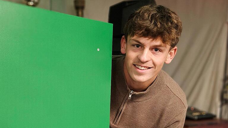 Spitzt schon mal bei der Regionalliga-Mannschaft ums Eck: Valentin Schmitt stürmt für die U19 des FC 05, hatte aber auch schon zwei Einsätze in der Schweinfurter Ersten. Spitzt schon mal bei der Regionalliga-Mannschaft ums Eck: Valentin Schmitt stürmt für die U19 des FC 05, hatte aber auch schon zwei Einsätze in der Schweinfurter Ersten.