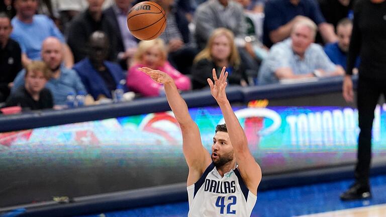 Maximilian Kleber ist bei den Dallas Mavericks eine feste Größe in der NBA. Maximilian Kleber ist bei den Dallas Mavericks eine feste Größe in der NBA.