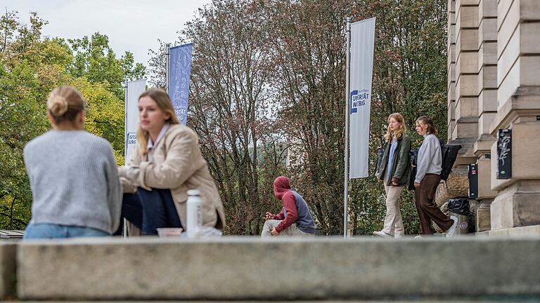 Studieren in Würzburg: Ein Einsteiger-Guide für Erstsemester. Studieren in Würzburg: Ein Einsteiger-Guide für Erstsemester.