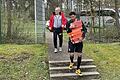 Zurück vom Einkauf der Fußballschuhe: Günter Schirling (hinten links) und Michael Dellinger vom TSV Aubstadt.