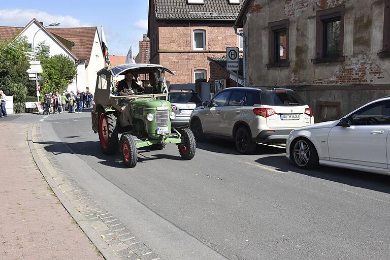 Saatmarkt mit Schleppertreffen in Remlingen. Mehr als 40 Verkaufsstände und viel Informationen in den bunt geschmückten Höfen und Gassen Saatmarkt mit Schleppertreffen in Remlingen. Mehr als 40 Verkaufsstände und viel Informationen in den bunt geschmückten Höfen und Gassen