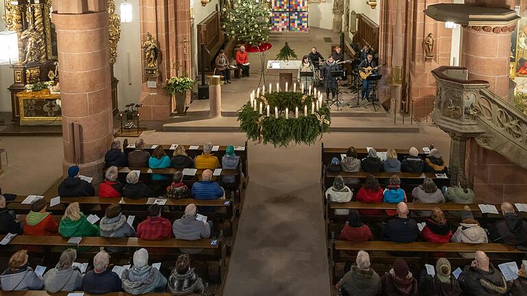 Rund 140 Besucherinnen und Besucher kamen Mitte Januar zur Sinnzeit in die Eberner Stadtpfarrkirche. Rund 140 Besucherinnen und Besucher kamen Mitte Januar zur Sinnzeit in die Eberner Stadtpfarrkirche.