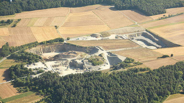 Die Sondernutzungsvereinbarung für einen Weg durch den Steinbruch von Cemex wurde nun geköndigt.