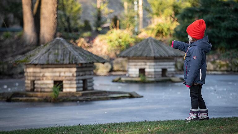 Keine Enten da: Der Ententeich bei Klein-Nizza ist ein beliebter Treffpunkt für Familien - auch, um dort Enten zu beobachten.&nbsp;