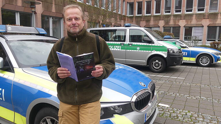 Protokoll eines Polizistenlebens: Joachim Engel mit neuem Roman an seiner alten Dienststelle, der Polizeiinspektion Schweinfurt.