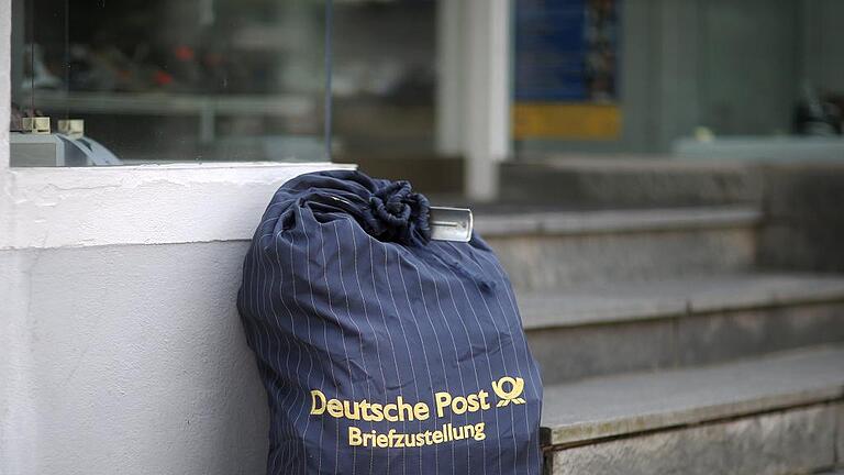 Poststreik - Abgestellt: ein Postsack während des Streiks Poststreik - Abgestellt: ein Postsack während des Streiks