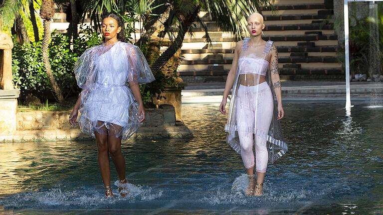 Bekam Julia aus Schonungen (rechts) das begehrte Foto von Heidi Klum?