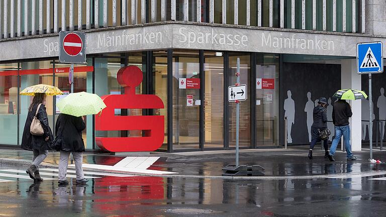 Der Sparkasse Mainfranken konnte die Corona-Krise offenbar wenig anhaben. Das Bild zeigt die Zentrale in der Würzburger Hofstraße. Der Sparkasse Mainfranken konnte die Corona-Krise offenbar wenig anhaben. Das Bild zeigt die Zentrale in der Würzburger Hofstraße.
