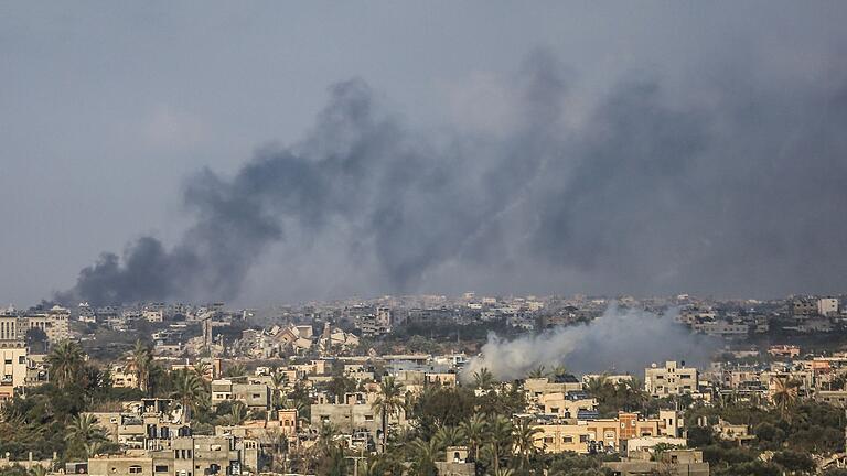 Gaza-Stadt.jpeg       -  Über Gaza-Stadt steigt dichter Rauch infolge von israelischen Angriffen auf.