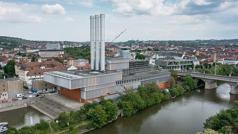 Liegt am Alten Hafen in Würzburg: das Heizkraftwerk. Liegt am Alten Hafen in Würzburg: das Heizkraftwerk.