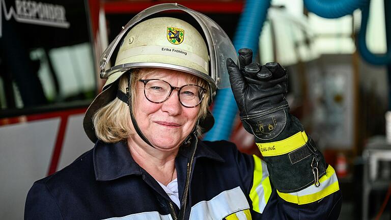 Erika Fröhling ist die erste Frau im Landkreis Würzburg, die für 50 Jahre aktiven Dienst bei der Freiwilligen Feuerwehr geehrt wurde.