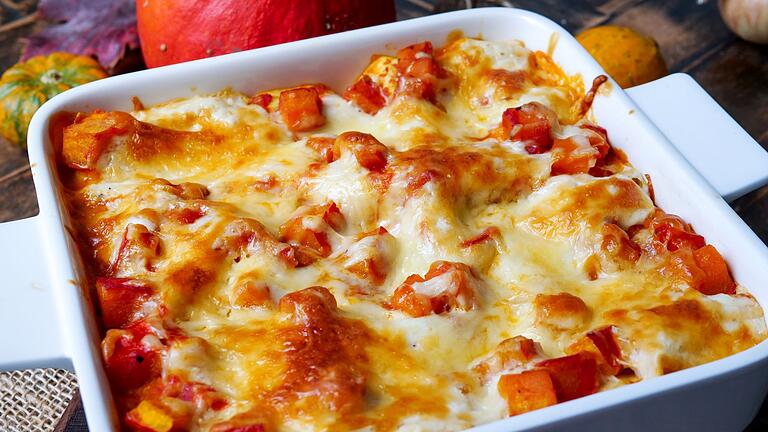 Vegetarische Kürbis-Lasagne - Perfekt für den Herbst: Die vegetarische Kürbis-Lasagne von Foodbloggerin Steffi Sinzenich. Vegetarische Kürbis-Lasagne - Perfekt für den Herbst: Die vegetarische Kürbis-Lasagne von Foodbloggerin Steffi Sinzenich.