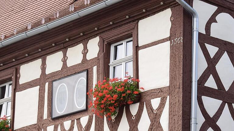 Die Fassade des Gochsheimer Rathauses.