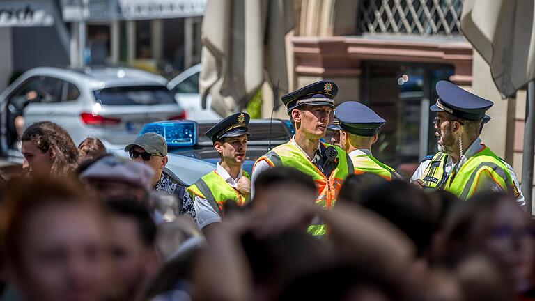 Beim diesjährigen Christopher Street Day in Würzburg kam es bei den Feierlichkeiten auf der Bühne zu einem Eklat.&nbsp;