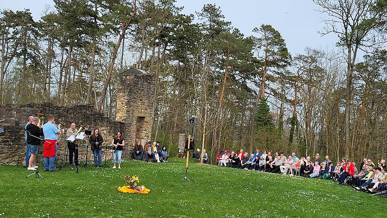 Bergzeit am Michelsberg bei Münnerstadt       -  In frühlingshafter Atmosphäre fand die Bergzeit am Michelsberg statt.