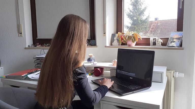 Familienalltag bei Corona: Der Lernstoff muss bei den Zenkers zuhause gepaukt werden. Familienalltag bei Corona: Der Lernstoff muss bei den Zenkers zuhause gepaukt werden.