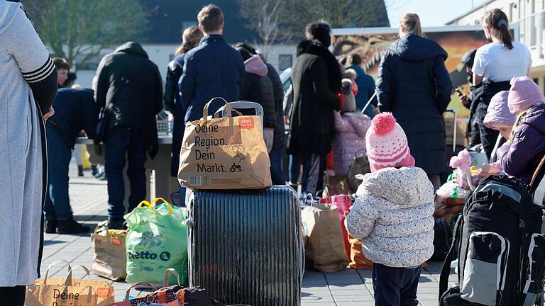 Rund 380.000 Geflüchtete aus der Ukraine wurden laut Bundespolizei bis 26. April in Deutschland registriert. Etwas mehr als 1000 Menschen kamen bislang im Landkreis Bad Kissingen an. Rund 380.000 Geflüchtete aus der Ukraine wurden laut Bundespolizei bis 26. April in Deutschland registriert. Etwas mehr als 1000 Menschen kamen bislang im Landkreis Bad Kissingen an.