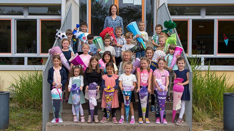 15 Mädchen und acht Jungen gehen in die Klasse 1b der Grundschule Haßfurt im Schulhaus Dürerweg. Die Klassenlehrerin der Abc-Schützen ist Anna-Lena Krauß. 15 Mädchen und acht Jungen gehen in die Klasse 1b der Grundschule Haßfurt im Schulhaus Dürerweg. Die Klassenlehrerin der Abc-Schützen ist Anna-Lena Krauß.
