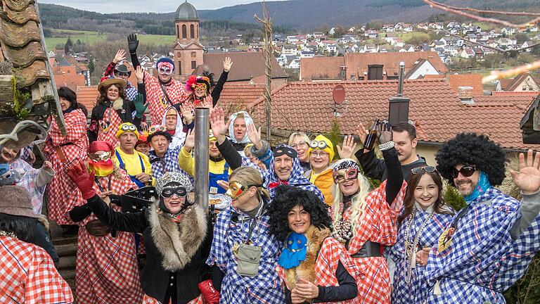 Auch hoch über den Dächern der Rienecker Altstadt wurde vergangenes Jahr die Straßenfasenacht gefeiert.