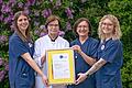 Das Foto zeigt von links: Melanie Heim, pflegerische Leitung der allgemeinpädiatrischen Station Giraffe, Chefärztin Prof. Dr. med. Christina Kohlhauser-Vollmuth, Johanna Fuchs, pflegerische Leitung der neonatologischen Station Panther und Elisa Sendelbach, pflegerische Leitung der Station Tanzbär zur Versorgung behinderter Patienten freuen sich über die erneute Auszeichnung der Missio Kinderklinik.