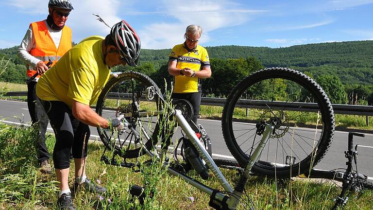 Dumm gelaufen: Michael Weilnhammer hat auf der 173 Kilometer langen Strecke drei Plattfüße. Schuld war ein defektes Felgenband.