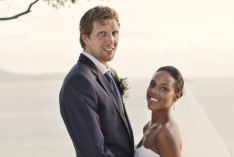 Privates Glück: Dirk Nowitzki heiratete 2012 am Strand einer Karibikinsel die Schwedin Jessica Olsson. Mittlerweile hat das Paar drei Kinder.