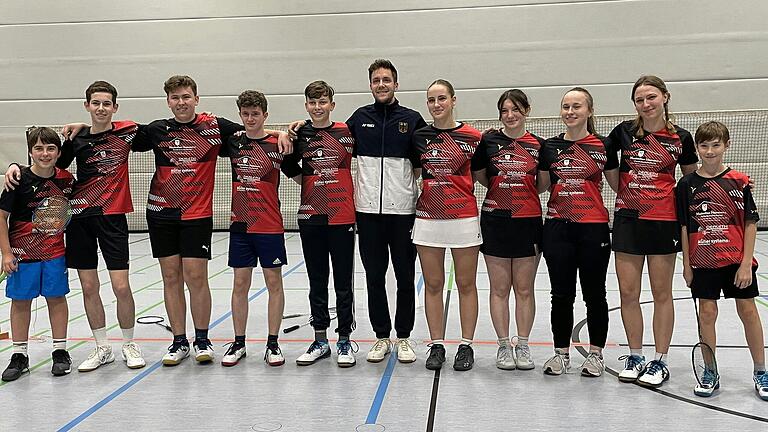 Auf dem Foto Ben Helmerich, Niklas Krambo, Simon Voigt, Linus Kuhn, Jonas Derleth, Mark Lamsfuß, Anne Jetschni, Lena Köhler, Lisa-Marie Wehner, Monika Sell, Felix Helmreich.