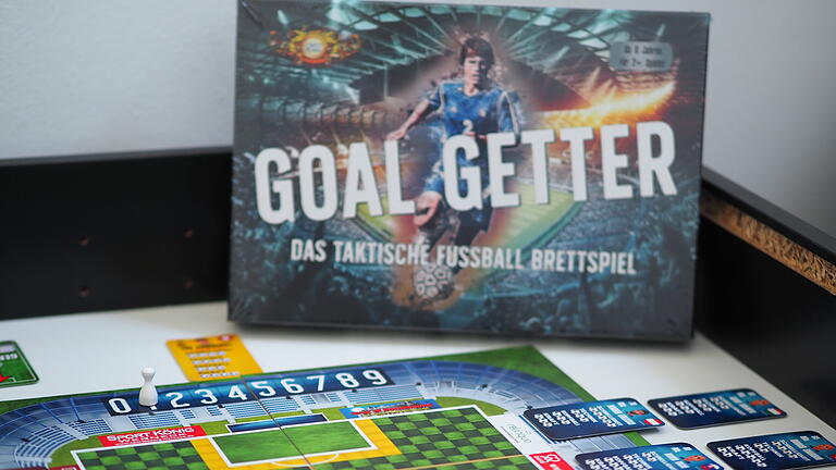 Stefan König: Fußballer und Spiele-Erfinder - Attraktiv gestaltet und leicht zu verstehen ist das von Stefan König erfundene und entwickelte Fußball-Brettspiel 'Goal Getter'. Stefan König: Fußballer und Spiele-Erfinder - Attraktiv gestaltet und leicht zu verstehen ist das von Stefan König erfundene und entwickelte Fußball-Brettspiel 'Goal Getter'.