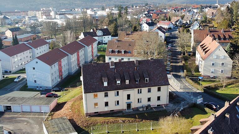 Neues Gewo-Projekt: Am Sinnberg wird gerade der Abriss eines Wohnblocks vorbereitet. Fenster und Türen sind schon ausgebaut. Neues Gewo-Projekt: Am Sinnberg wird gerade der Abriss eines Wohnblocks vorbereitet. Fenster und Türen sind schon ausgebaut. 