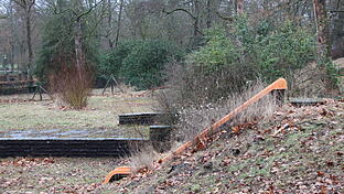 Der verwaiste Spielplatz an der Lindesmühlpromenade       -  Seit Jahren liegt der frühere Spielplatz an der Lindesmühlpromenade brach.