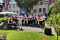 Strahlender Sonnenschein begleitete die Chöre von Mainstockheim, Albertshofen und Iphofen bei der diesjährigen Schloß-Serenade im Innenhof des Schloß Ebracher Hof. Hier ist Uwe Ungerer am Piano mit seinem Chor der Sangesfreunde zu sehen.&nbsp;