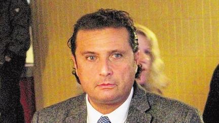 Der Angeklagte Francesco Schettino in einer Kaffeepause während des Prozesses in Grosseto.