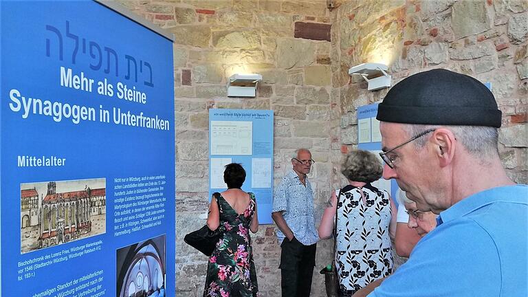 Die Ausstellung 'Mehr als Steine' zeigt Synagogen als Zeichen jüdischer Kultur und jüdischen Lebens in Unterfranken.       -  Die Ausstellung 'Mehr als Steine' zeigt Synagogen als Zeichen jüdischer Kultur und jüdischen Lebens in Unterfranken.