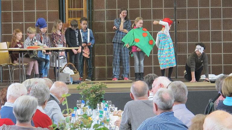 Die Pantomime zu Max und Moritz mit Schülern der Grundschule Werneck.