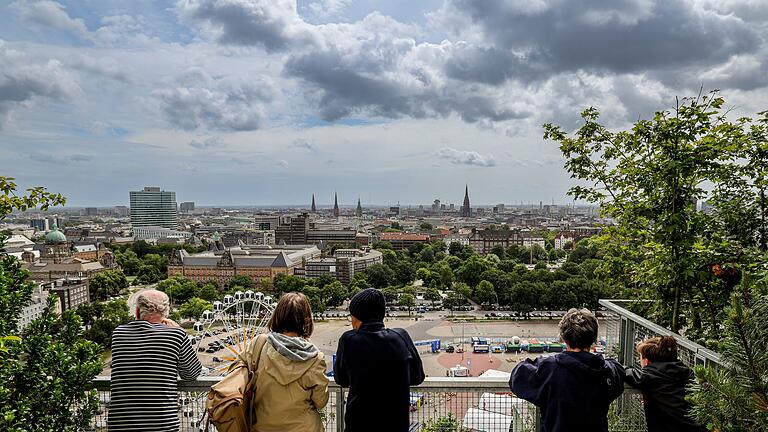 Grüner Bunker in St. Pauli nun für alle offen       -  Aussicht bestaunen