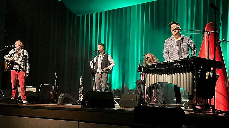 Die vier Ausnahmemusiker von 'Gankino Circus' beherrschten ihre Instrumente, liefen aber auch kabarettmäßig zu Hochtouren auf und begeisterten ihr Publikum.