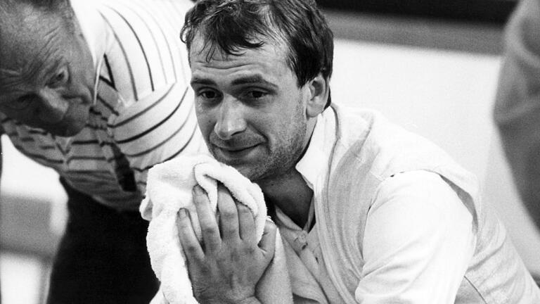 Tragischer Fechtunfall bei der WM 1982 - Matthias Behr - Der deutsche Florettfechter Matthias Behr nach dem tragischen Unfall während der Weltmeisterschaft am 19. Juli 1982 in Rom. Tragischer Fechtunfall bei der WM 1982 - Matthias Behr - Der deutsche Florettfechter Matthias Behr nach dem tragischen Unfall während der Weltmeisterschaft am 19. Juli 1982 in Rom.