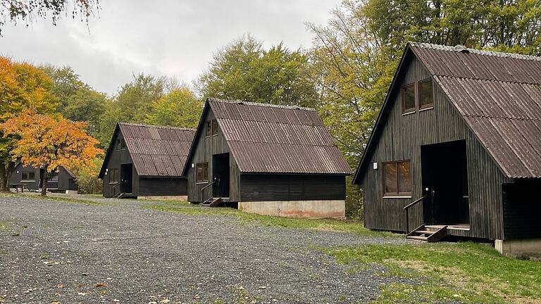 Die Hütten am Jugendzeltplatz Farnsberg sind inzwischen in die Jahre gekommen.