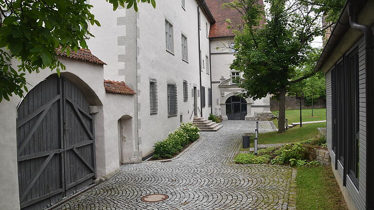 Unter anderem im Museumshof in Fladungen sollen Paare künftig den Bund fürs Leben schließen können.