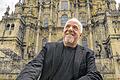 &bdquo;Ich bin ein Autor globalisierter Literatur&ldquo;: Paulo Coelho vor der Kathedrale im spanischen Santiago de Compostela.