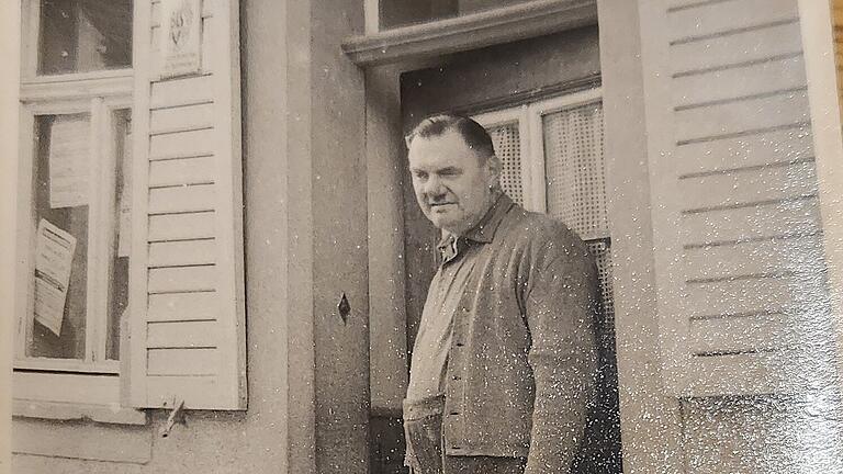 Die Kneipe Mangold in Münnerstadt - Der frühere Wirt Karl Mangold. Die Kneipe Mangold in Münnerstadt - Der frühere Wirt Karl Mangold.