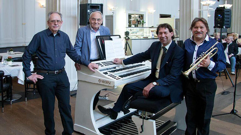 Die Musiker Rudolf Walter, Kurt Rieder, Michael Kunz und Jürgen Back Foto: Klaus Stebani - Die Musiker Rudolf Walter, Kurt Rieder, Michael Kunz und Jürgen Back Foto: Klaus Stebani Die Musiker Rudolf Walter, Kurt Rieder, Michael Kunz und Jürgen Back Foto: Klaus Stebani - Die Musiker Rudolf Walter, Kurt Rieder, Michael Kunz und Jürgen Back Foto: Klaus Stebani