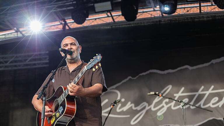 Rund 1200 Menschen besuchen das Konzert von Ringlstetter & Band am Sonntag 09.07.23 bei den Kulturtagen   auf Gut Wöllried in Rottendorf.