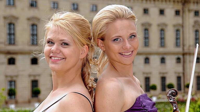 Auf den Spuren großer Meister - (kri) Auf den Spuren großer Meister befinden sich Angelika und Anna Dorothea Mutterer (Violine und Klavier) am Donnerstag 19. November, um 20 Uhr im Kartoffelkeller. Die beiden Musikerinnen spielen Werke von Wolfgang Amadeus Mozart, Niccolo Paganini, Pablo de Sarasate und Felix Mendelssohn-Bartholdy. Vor dem Konzert lädt der Kulturverein die Zuhörer zu einem Glas Sekt ein. Karten zu 13 Euro (ermäßigt 10 Euro) gibt's in der Apotheke oder unter (0 93 34) 9 99 17.MUTTERER Auf den Spuren großer Meister - (kri) Auf den Spuren großer Meister befinden sich Angelika und Anna Dorothea Mutterer (Violine und Klavier) am Donnerstag 19. November, um 20 Uhr im Kartoffelkeller. Die beiden Musikerinnen spielen Werke von Wolfgang Amadeus Mozart, Niccolo Paganini, Pablo de Sarasate und Felix Mendelssohn-Bartholdy. Vor dem Konzert lädt der Kulturverein die Zuhörer zu einem Glas Sekt ein. Karten zu 13 Euro (ermäßigt 10 Euro) gibt's in der Apotheke oder unter (0 93 34) 9 99 17.MUTTERER