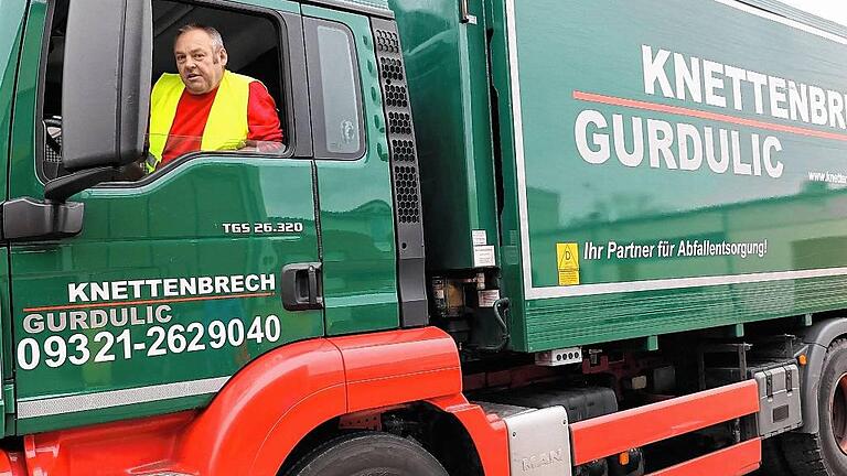 Ab dem 1. Januar 2017 wird das Wiesbadener Unternehmen Knettenbrech + Gurdulic für die Müllabfuhr im Landkreis Kitzingen zuständig sein. Dann werden die Mülltonnen mit grünen Fahrzeuge abgeholt. Ab dem 1. Januar 2017 wird das Wiesbadener Unternehmen Knettenbrech + Gurdulic für die Müllabfuhr im Landkreis Kitzingen zuständig sein. Dann werden die Mülltonnen mit grünen Fahrzeuge abgeholt.