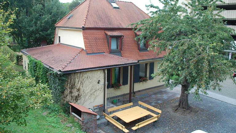 Der geplante Anbau an das Moeno-Haus am Mühltor, wo jetzt der Baum steht, sorgt für kommunalpolitischen Streit. Der geplante Anbau an das Moeno-Haus am Mühltor, wo jetzt der Baum steht, sorgt für kommunalpolitischen Streit.